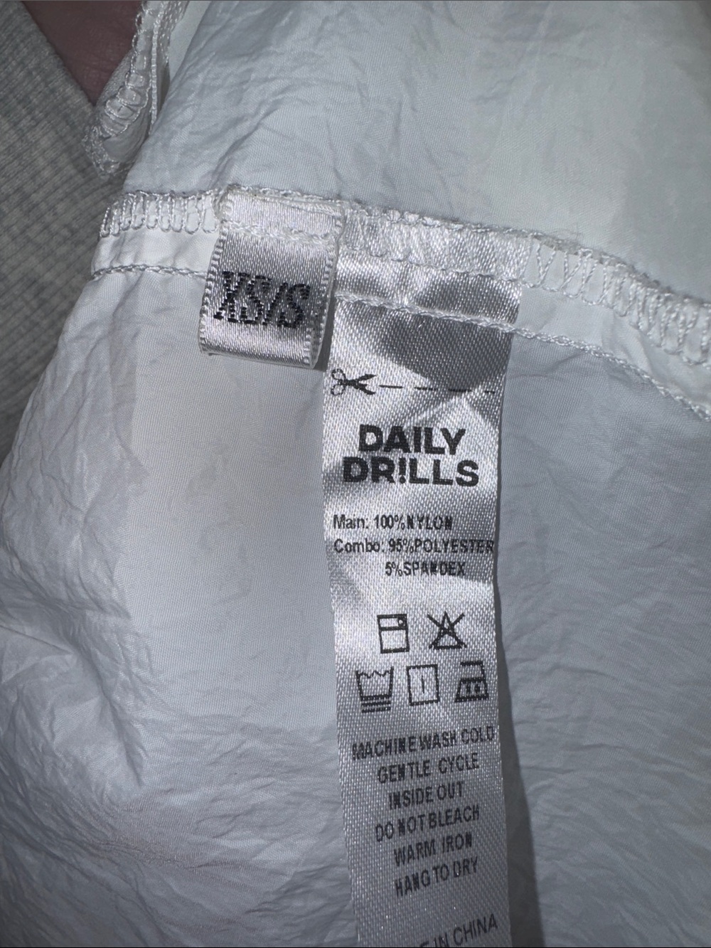 DAILY DRILLS Nylon Pullover, size XS/S. EUC. - Picture 2 of 4